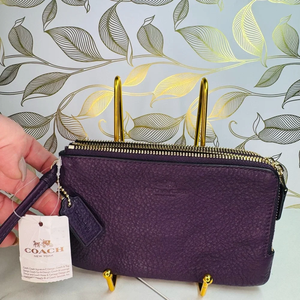 Coach Corner Zip plum pebble Leather Wristlet - Picture 1 of 6